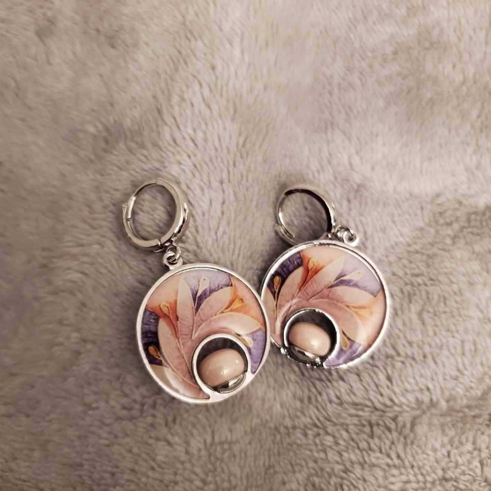 EARRINGS.  WITH DESIGN.